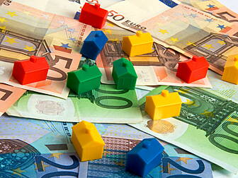 Houses For Sale Fall By 40% Wh...